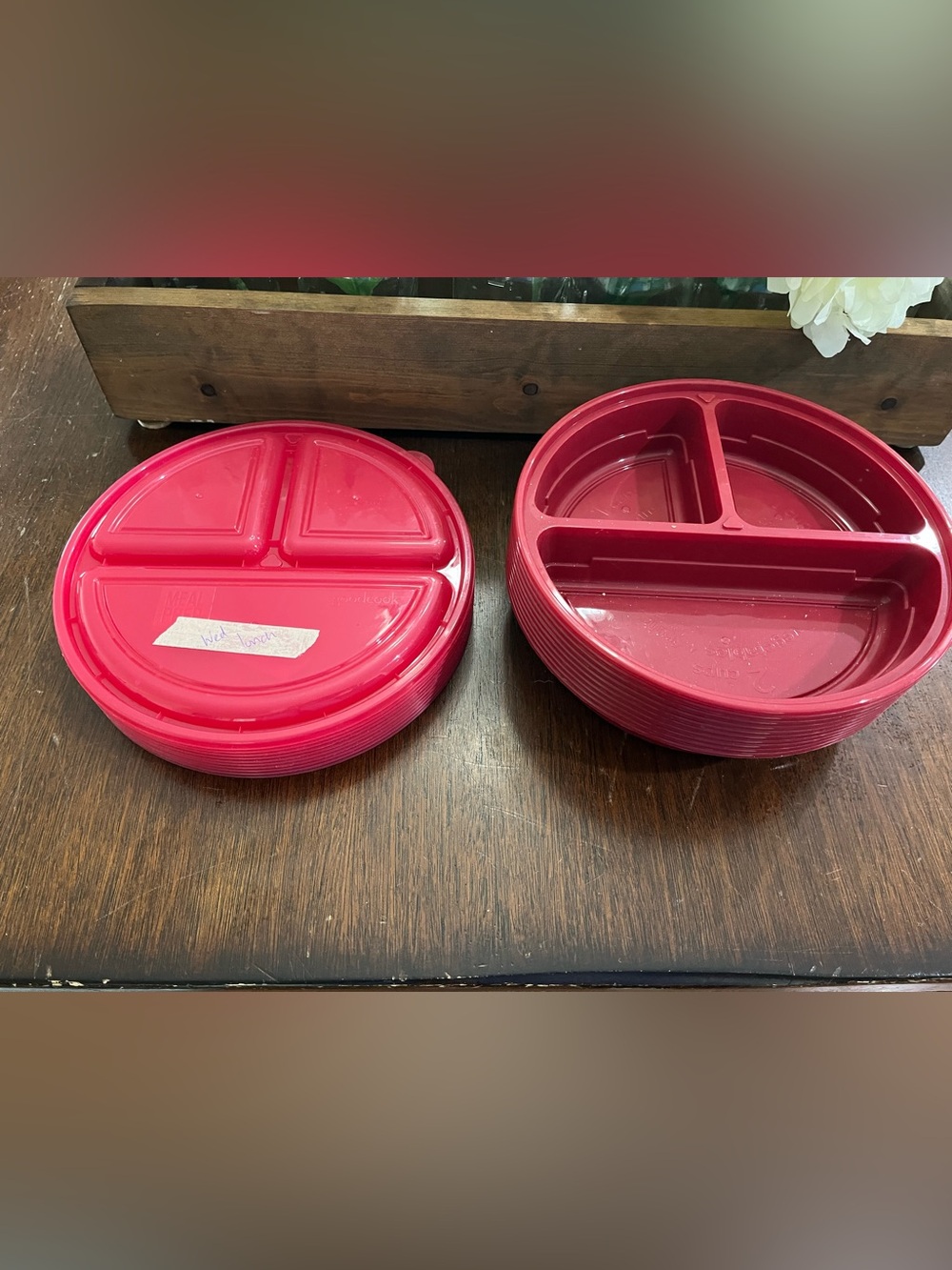 Round Divided Plastic Plates - Bright Red Set